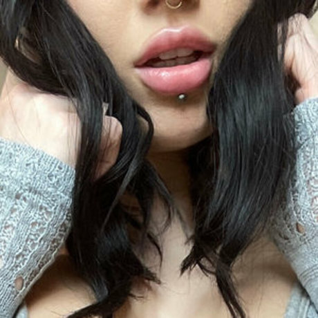 Willow Harper model img