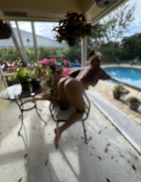 Malia Hope model exclusive img