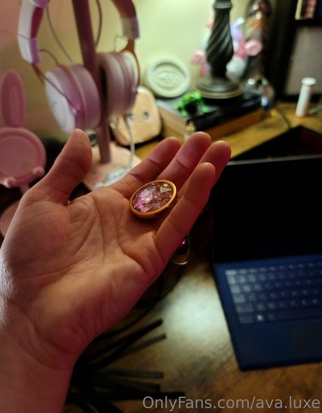 ava luxe art model gallery