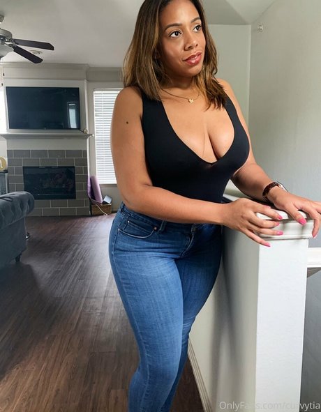 realtexascurves model pic