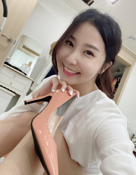 jenasis pretty pornstar img