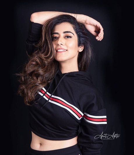 Jonita Gandhi star images