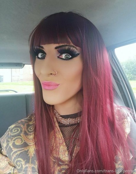 trans lola perron Profile pic