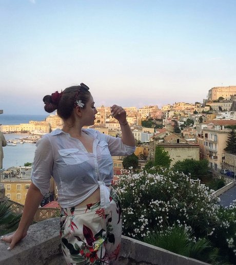 Sasha Shtern beautiful actress photo