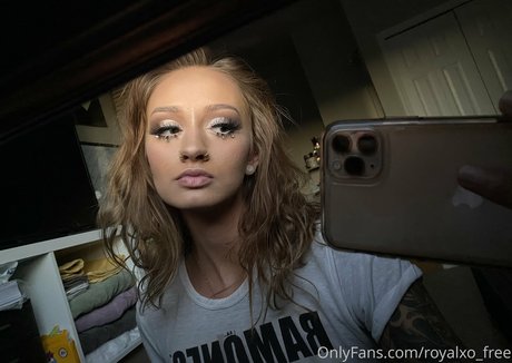 royalxo free pornographic model picture