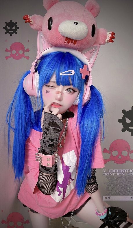 SeeU Cosplay nudes actress img