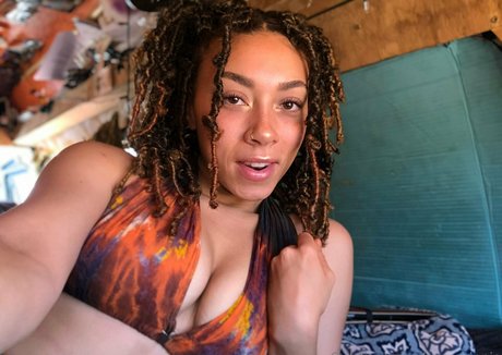 ayvashippie sex actress pic