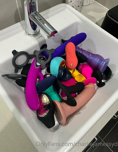 charliejamessyd porn model archive