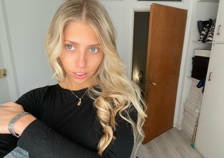 mickyela beautiful pornstar gallery