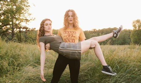 Madison Lintz star art picture