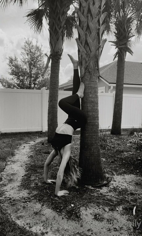 yogawithemily naked model photos