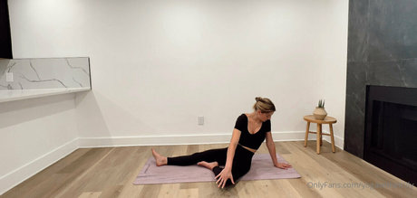 yogawithemily Profile pic