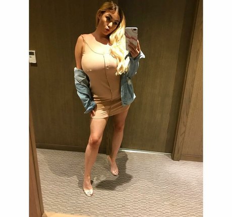 Kendall Rowan xxx model photo