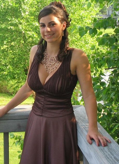 Amanda Wenk star sexy pics