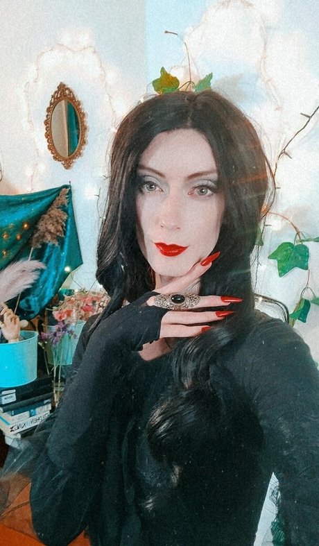 Miss Chloe ASMR model nude pics