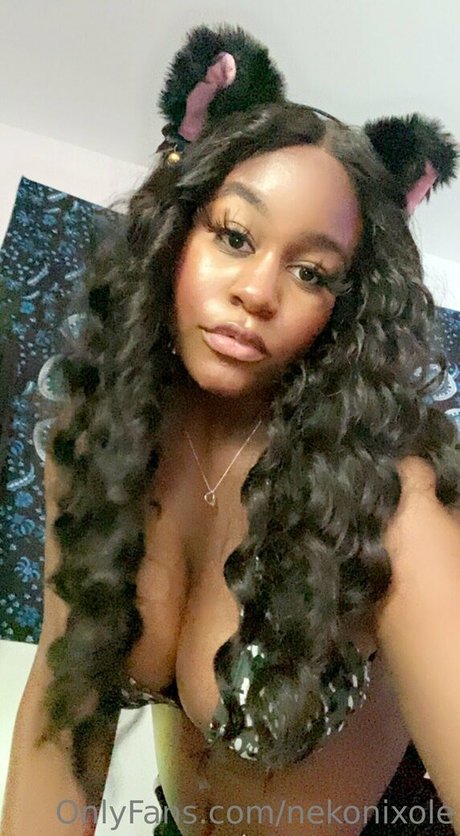 nekonixole nude actress pics