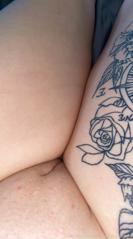 stoned lil baddie20 naked model pics