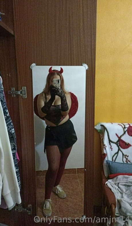 amjm14 hot model images