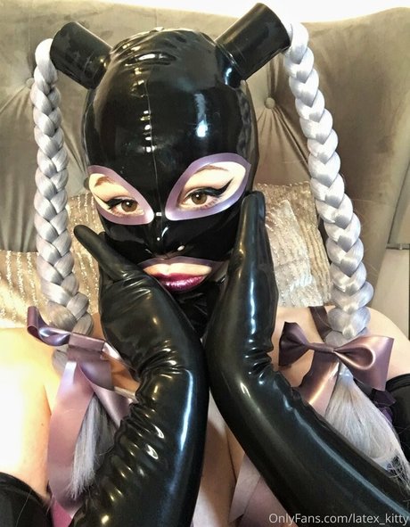 latex kitty model perfect photos
