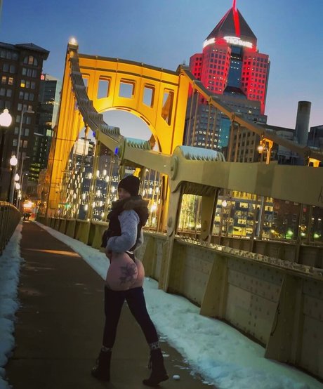 JoyLynn G adult star pics