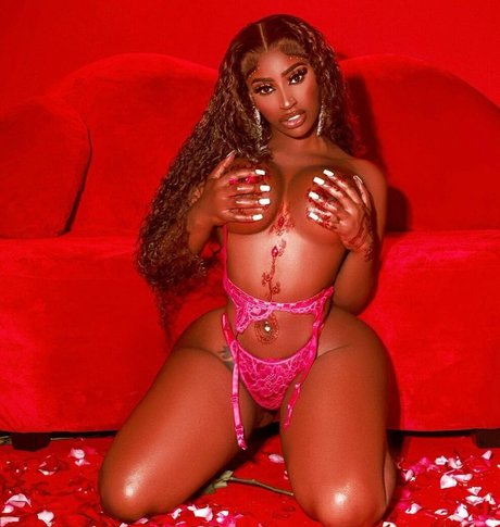 Hispaniola sexy model img