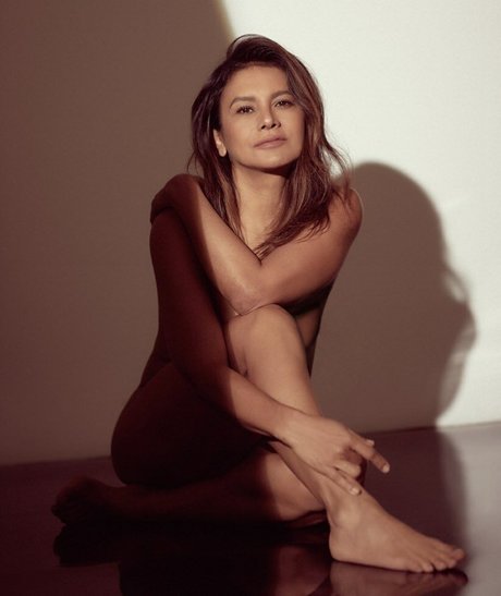 Dira Paes model hd photo