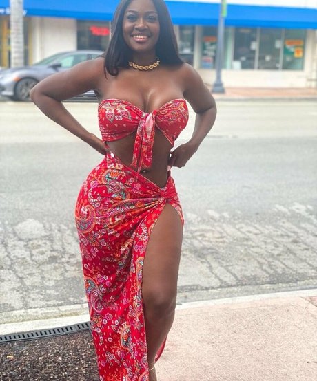 Babeth Lando star perfect pic