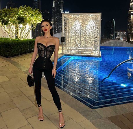 Lucrezia De Lellis art pornstar pictures