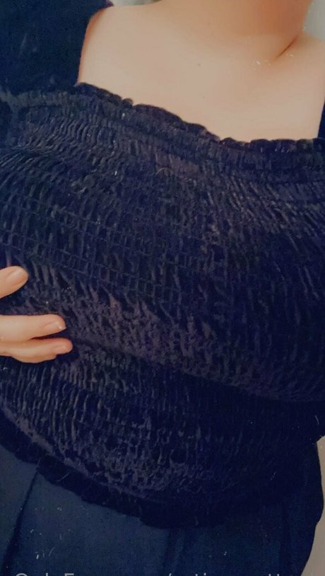 artimusattack star naked pic