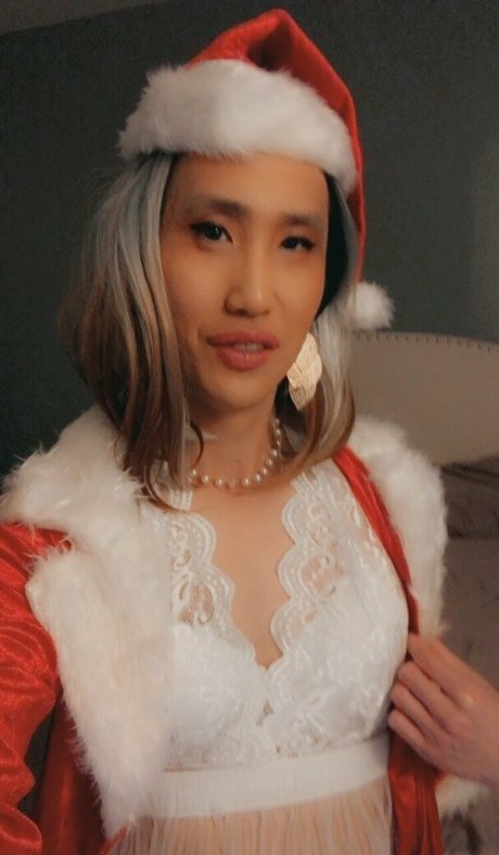 kellypinkcd exclusive star img