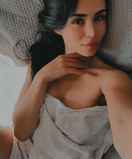 Ana Henao naked model images