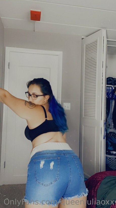 queenjuliaoxx naked actress pic