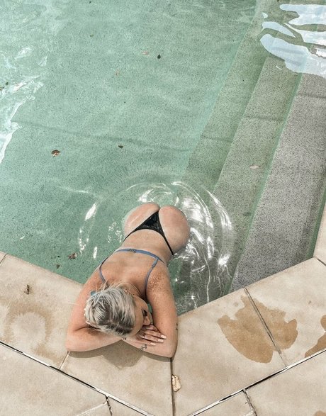 XO Peaches beautiful actress picture