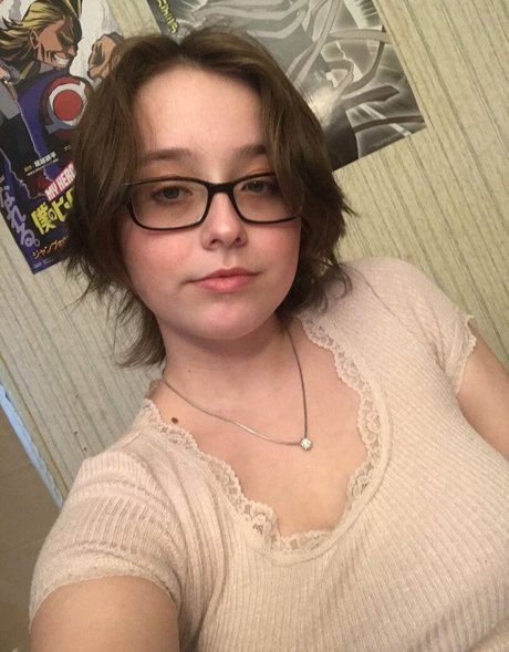 Liv Lovelace exclusive model pictures