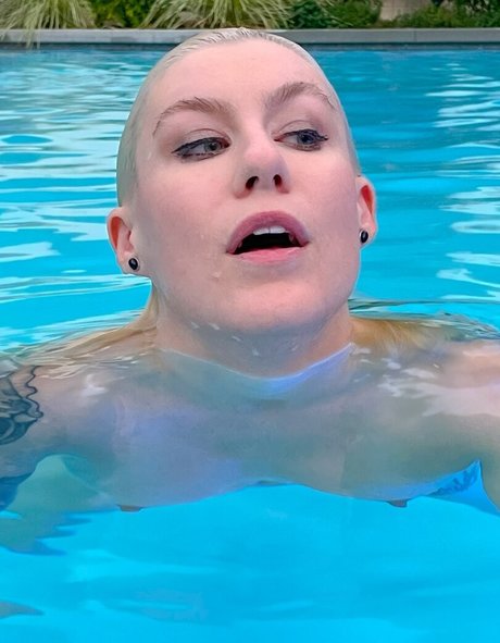 DanikaXIX naked star img