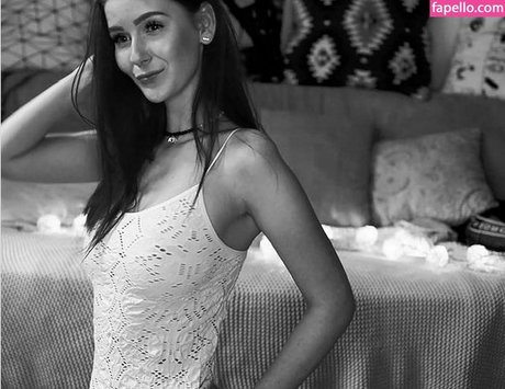 LittleBee sexy actress pics