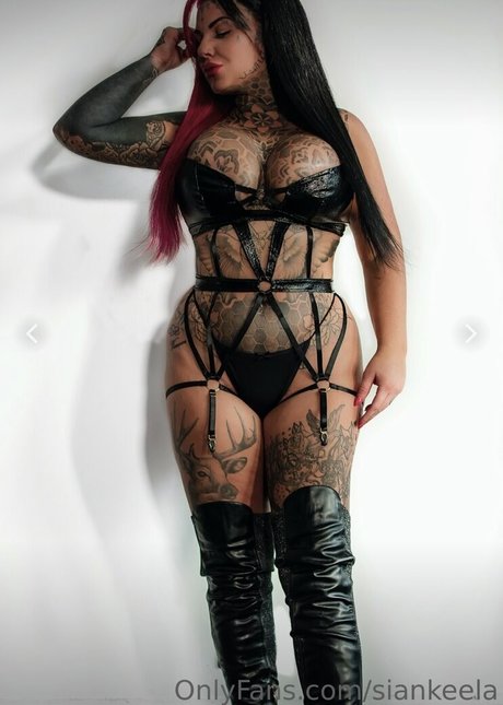 Sian Keela star erotic photo