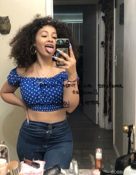 Bobbi dean model image