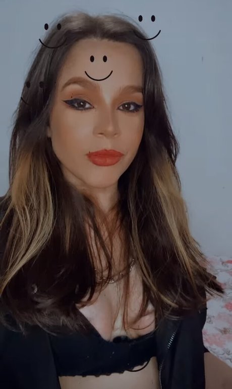 Thiessa Thiessita star sexy photo