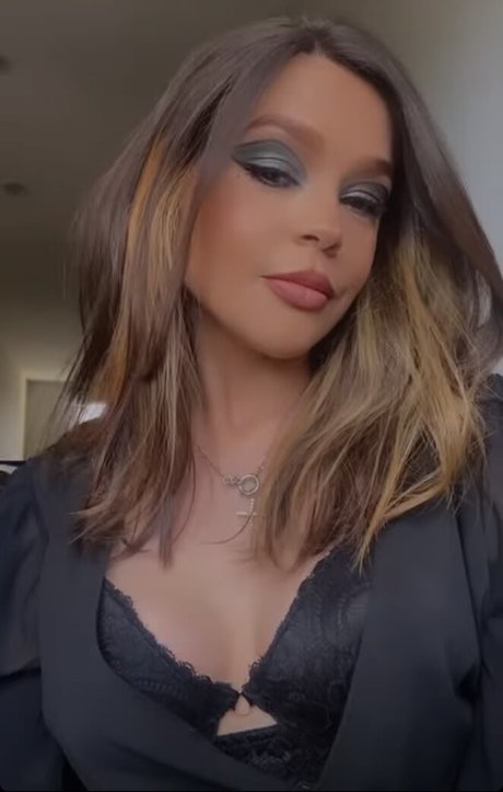 Thiessa Thiessita star hot images