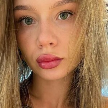 sayonaramollyfree model adult pictures