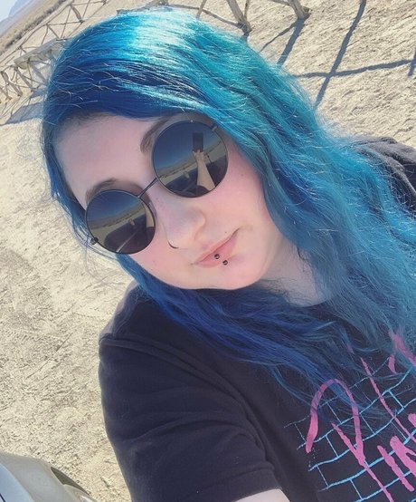 domisbomb model free pics