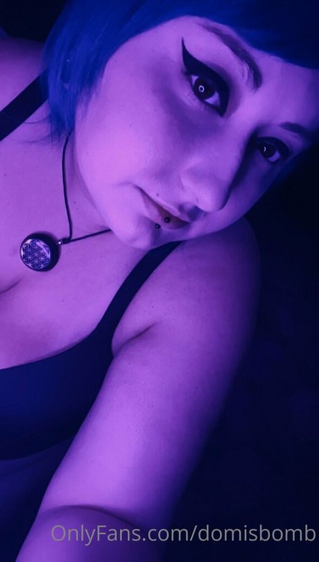 domisbomb model adult img