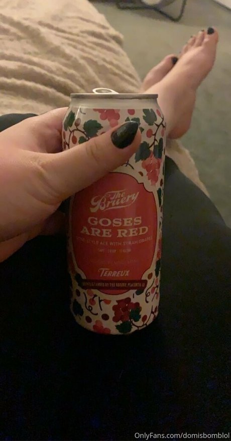 domisbomb nude model picture