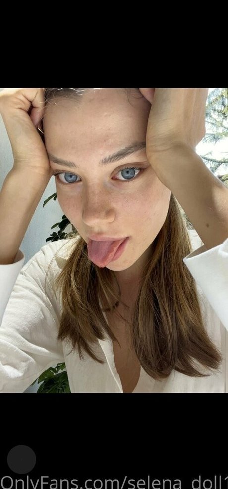 selena doll1 naked model picture