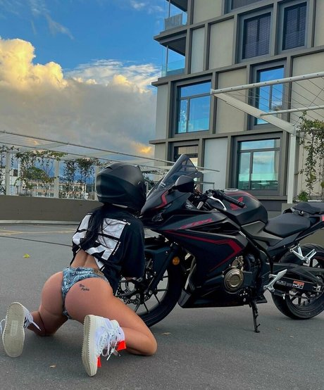 sugarveezyfree pornstar top picture