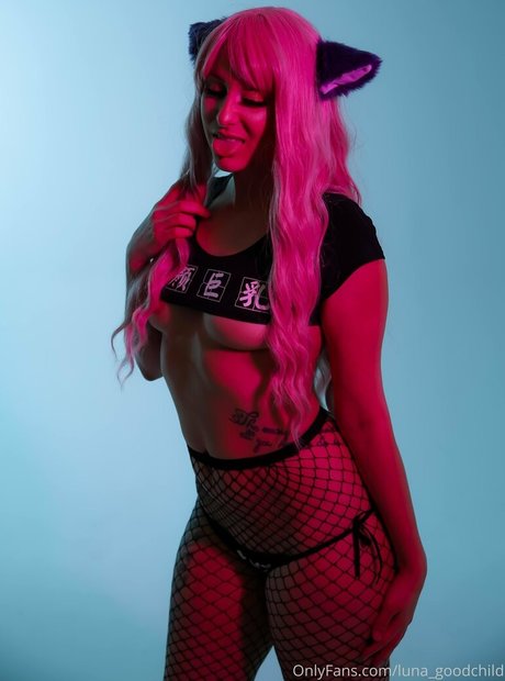 luna goodchild model photos