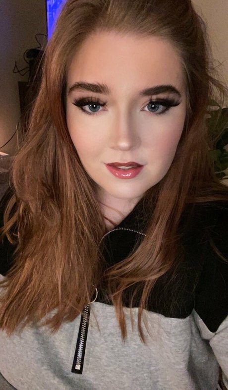 Bella Bay model erotic gallery