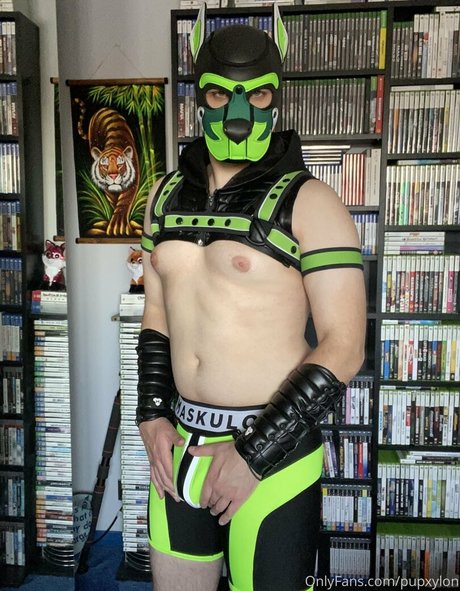 knotnloadstudios model adult picture