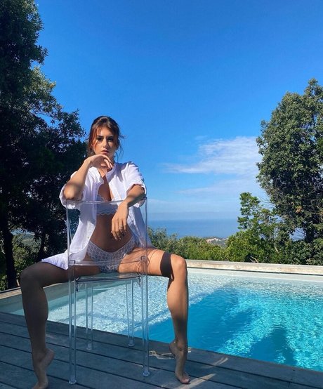 Alicelacombe off naked model picture